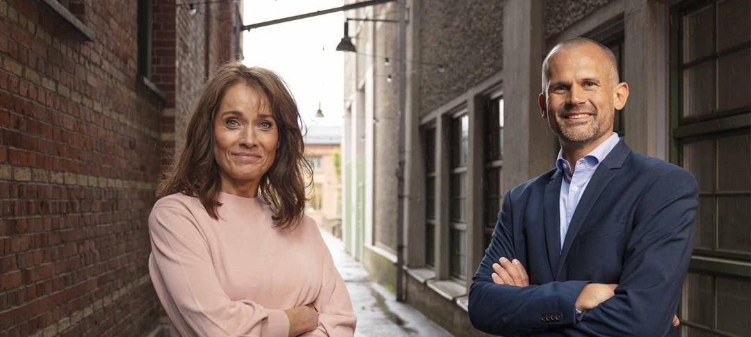 Programledarna från Sverigelottens högvinstdragning Agneta Sjödin och Stefan Holm